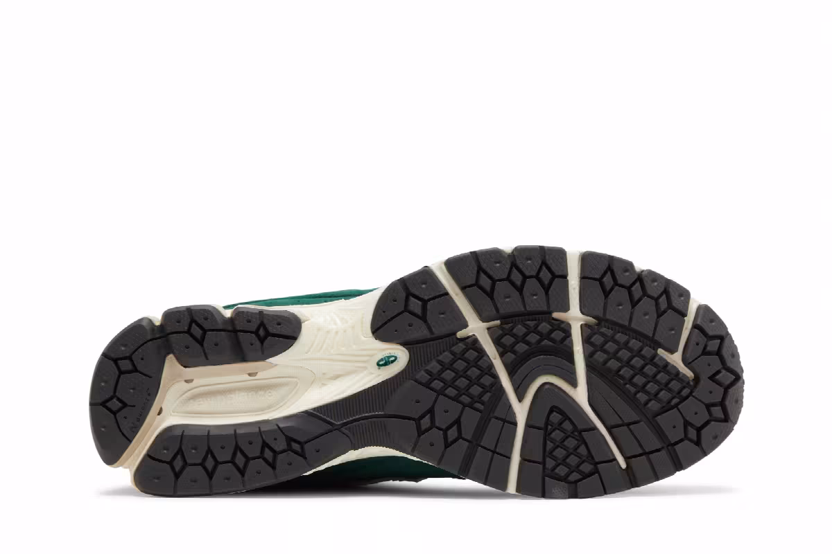 New Balance 2002R Suede Pack - Forest Green, view 5