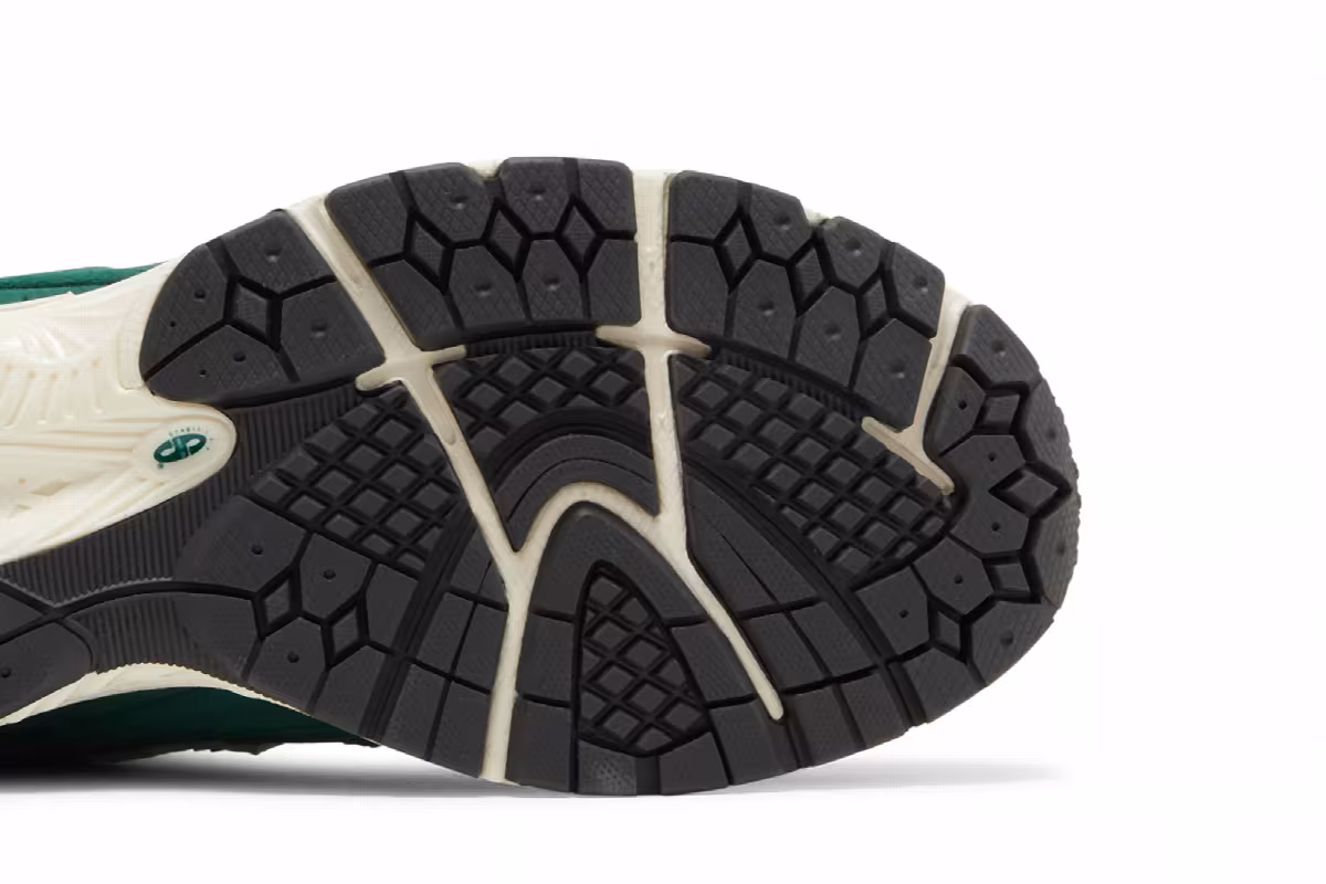 New Balance 2002R Suede Pack - Forest Green, view 6