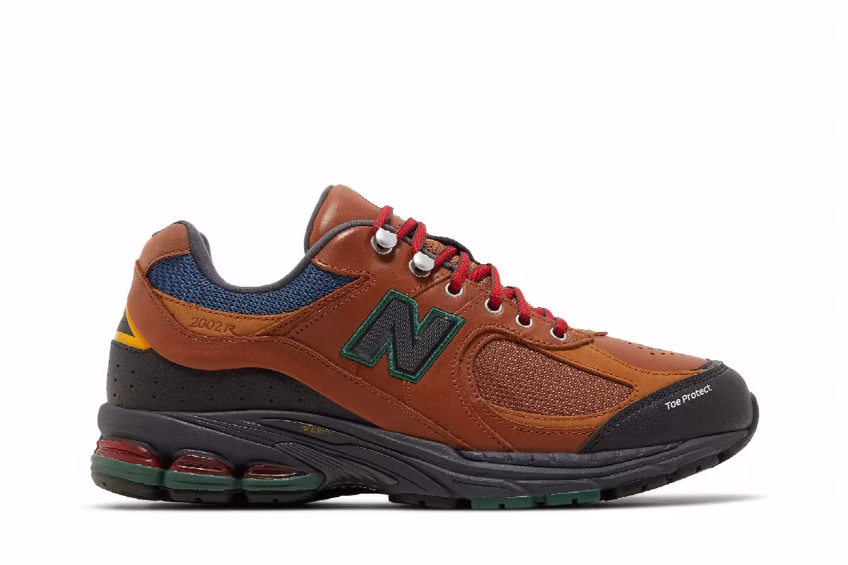 New Balance 2002R Hiking Pack - Brown, view 2