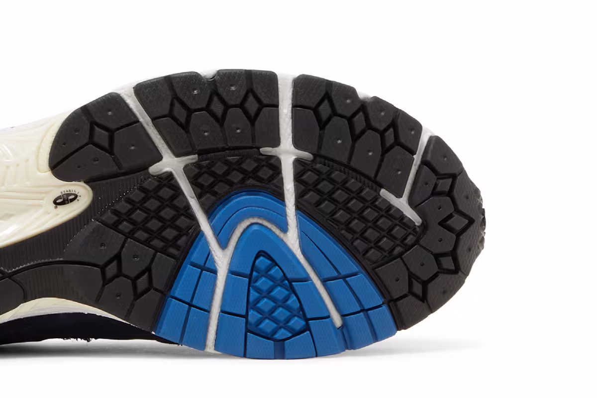 INVINCIBLE x N.HOOLYWOOD x New Balance 2002R GORE-TEX Blue Moon, view 6