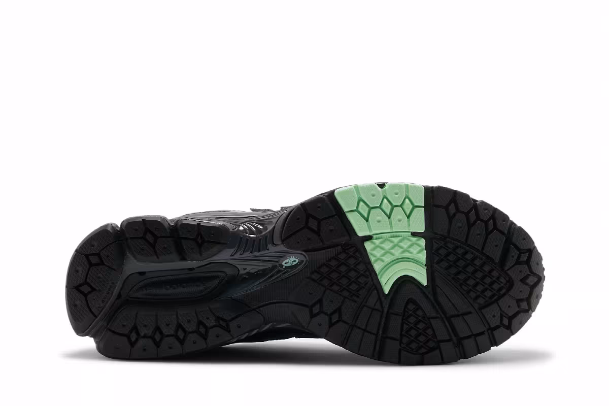 New Balance 2002R Black Powder Green, view 5