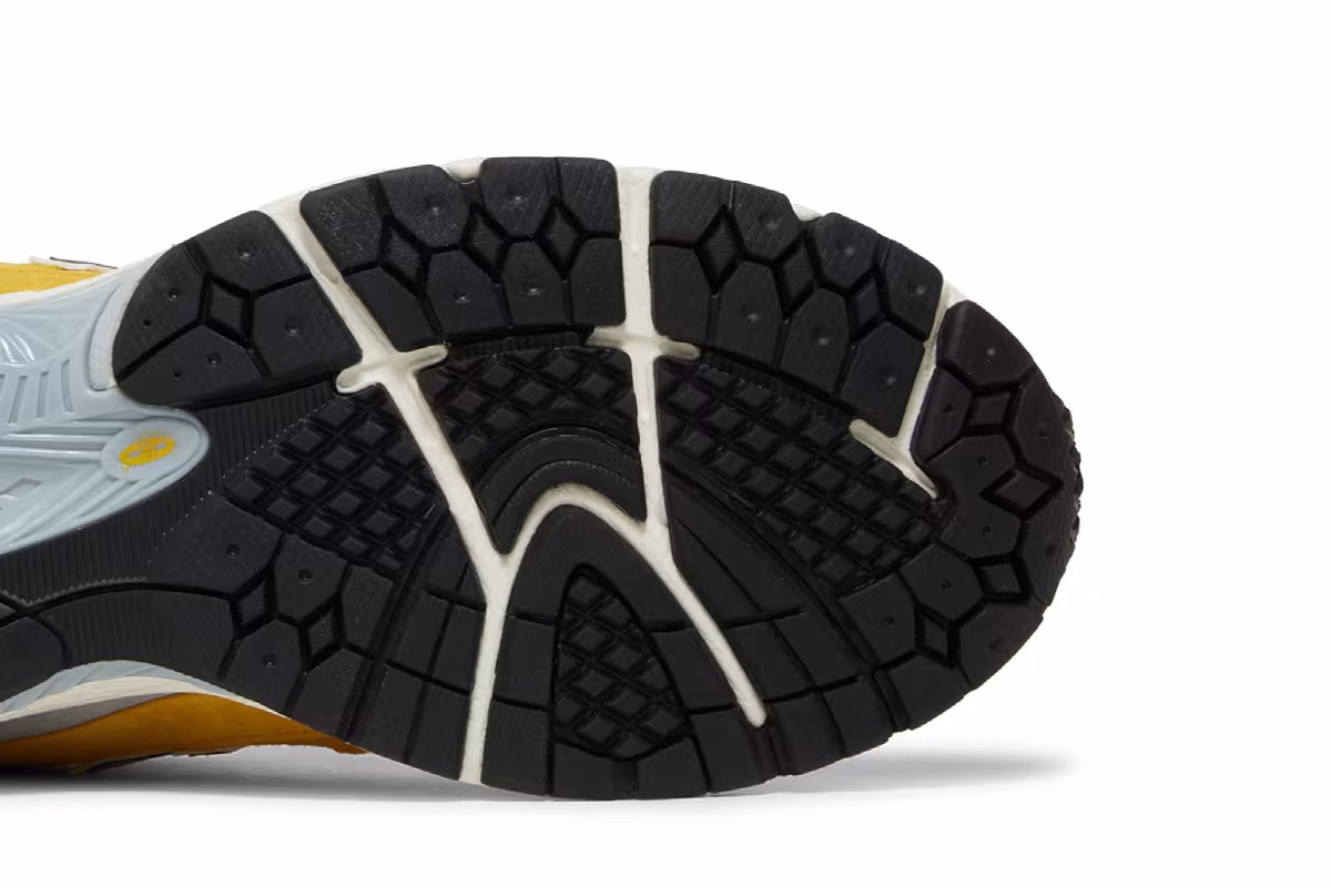 New Balance 2002R Egg yolk, view 6