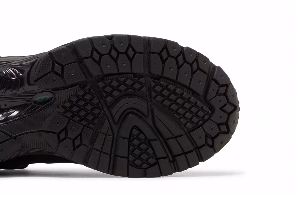 New Balance 2002R Hiking Pack - Black, view 6