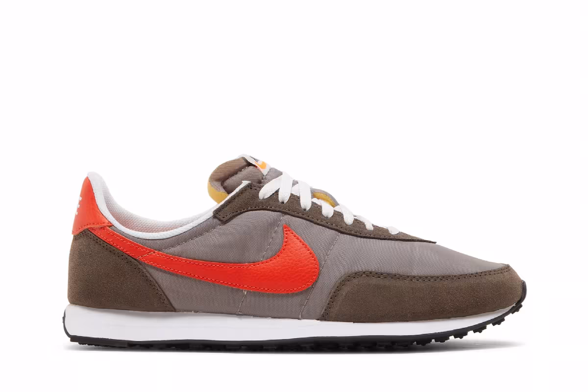 Nike Waffle Trainer 2 Moon Fossil Team Orange, view 2