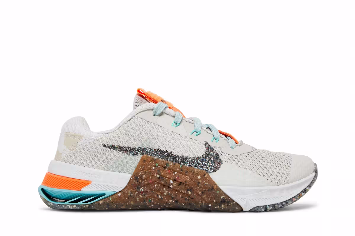 Nike Women's Metcon 7 Light Bone Platinum Tint, view 2