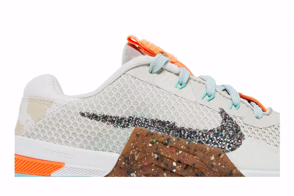 Nike Women's Metcon 7 Light Bone Platinum Tint, view 3