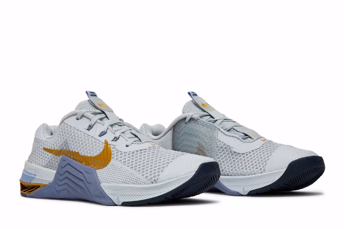 Nike Women's Metcon 7 Pure Platinum Metallic Gold Coin, view 9