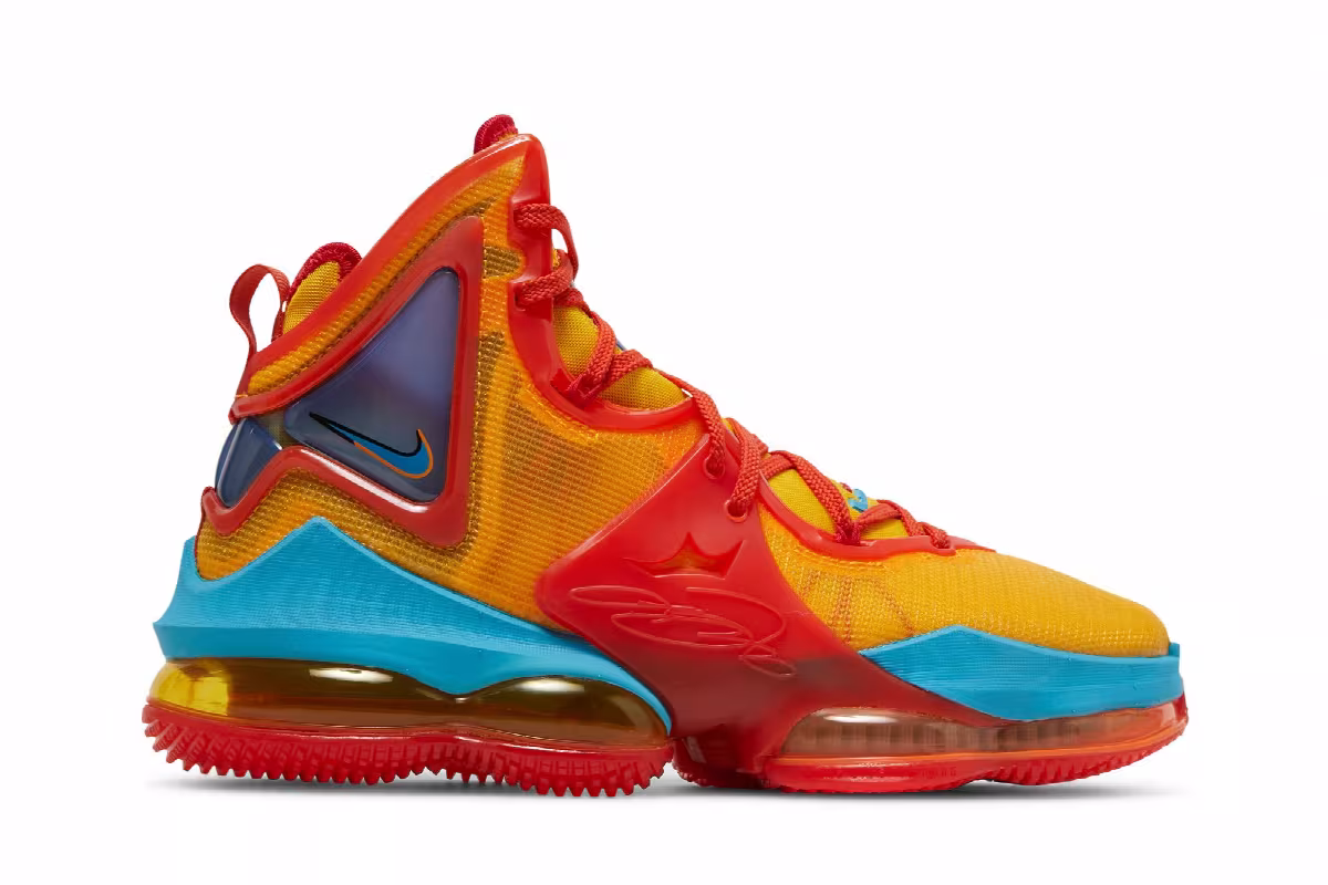 Space Jam x Nike LeBron 19 Tune Squad, view 2