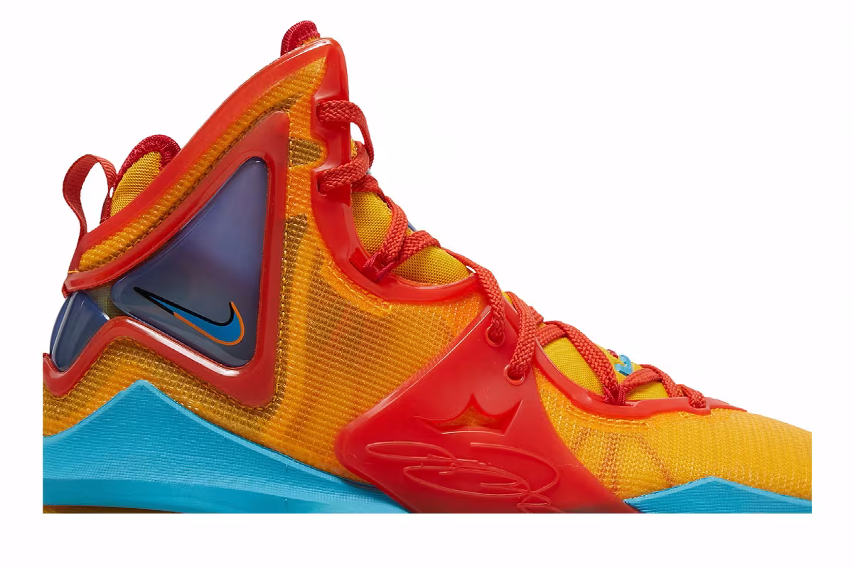 Space Jam x Nike LeBron 19 Tune Squad, view 3