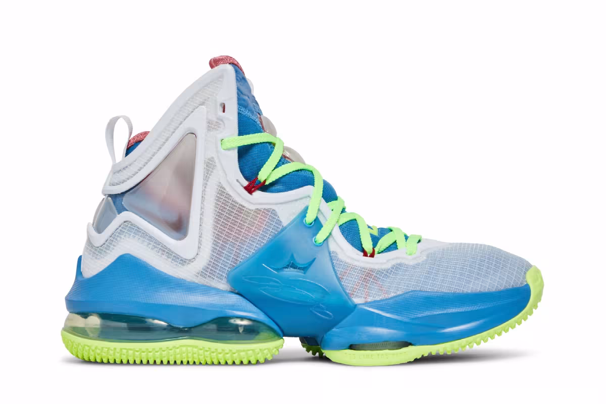 Nike LeBron 19 GS Tropical, view 2