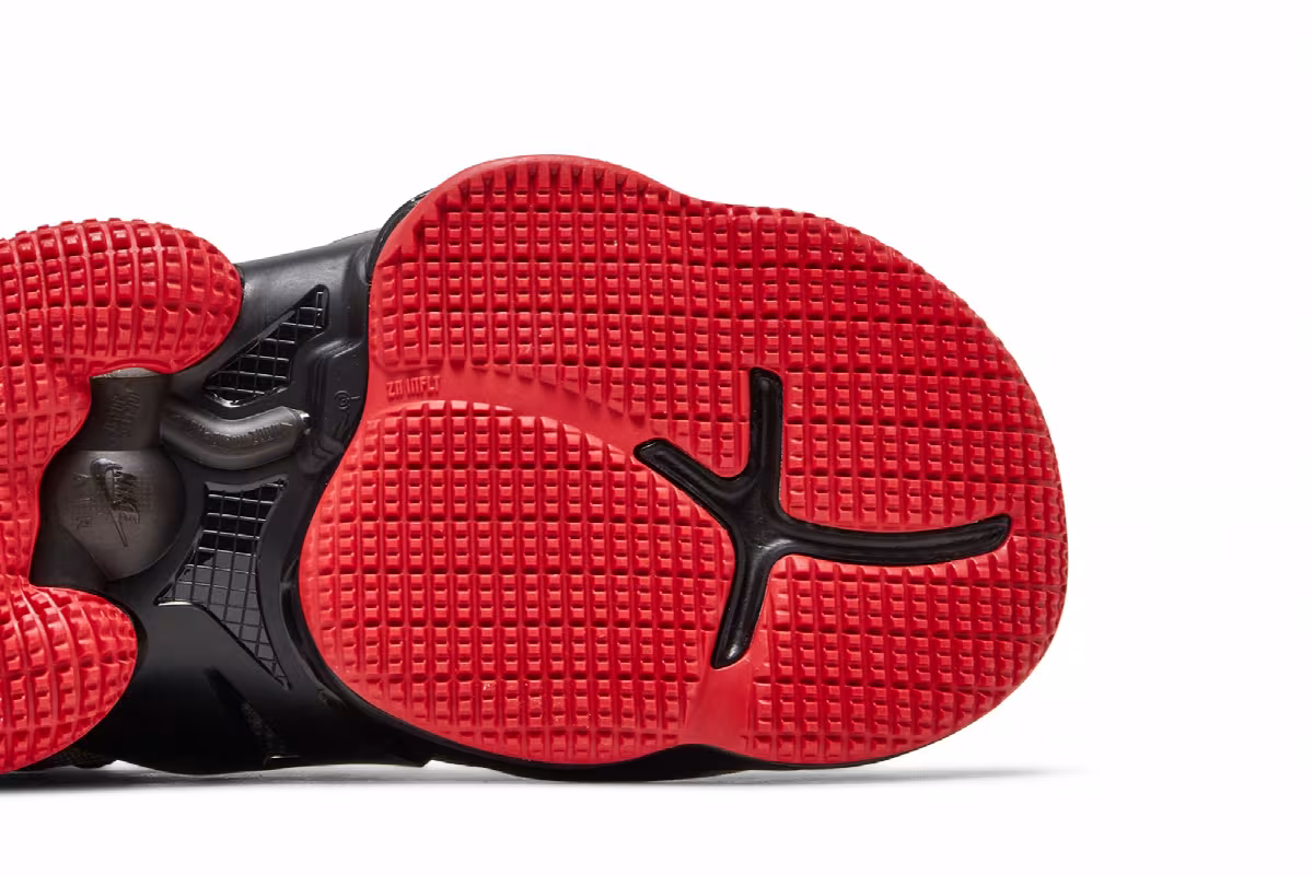 Nike LeBron 19 GS Bred, view 6