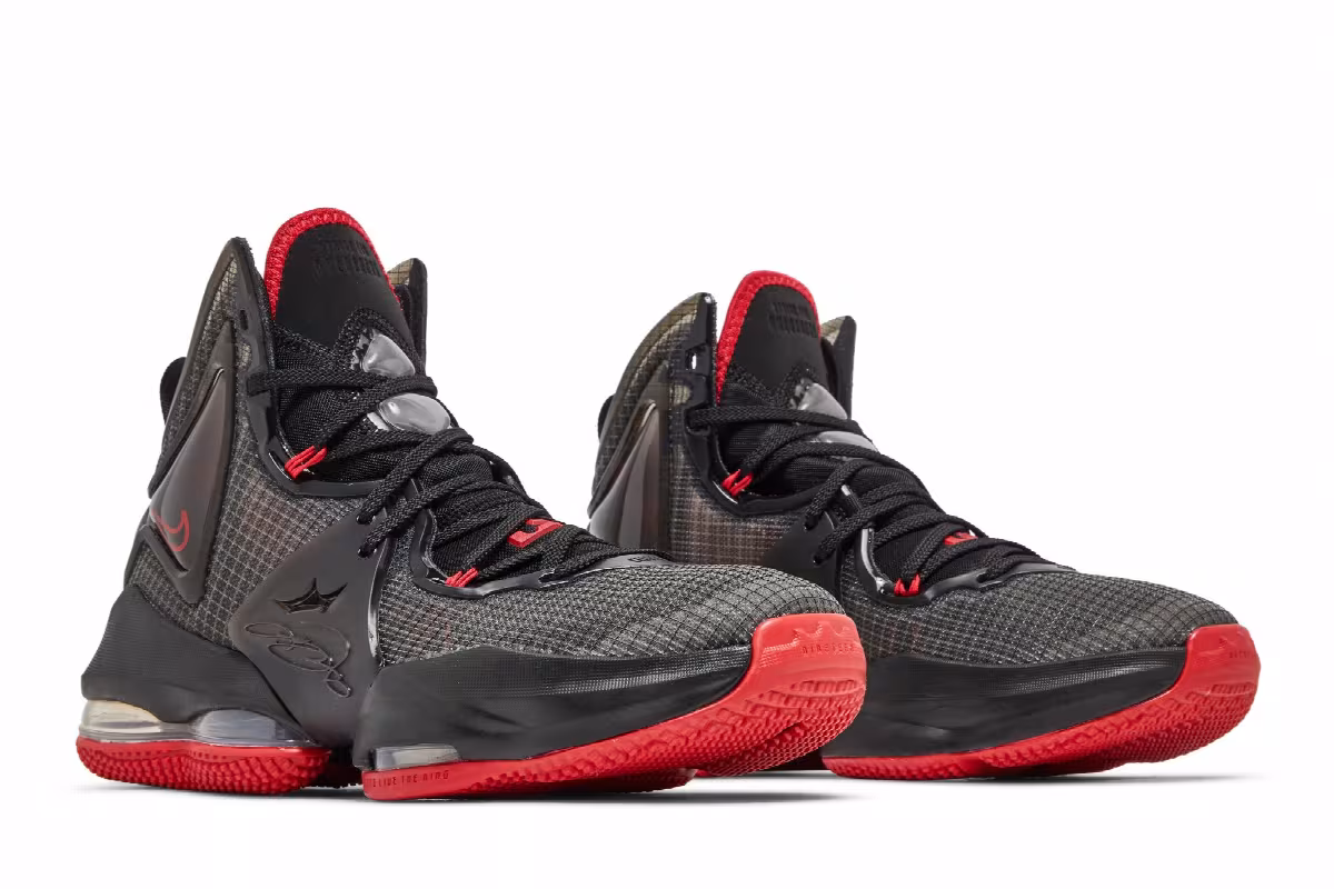 Nike LeBron 19 GS Bred, view 9