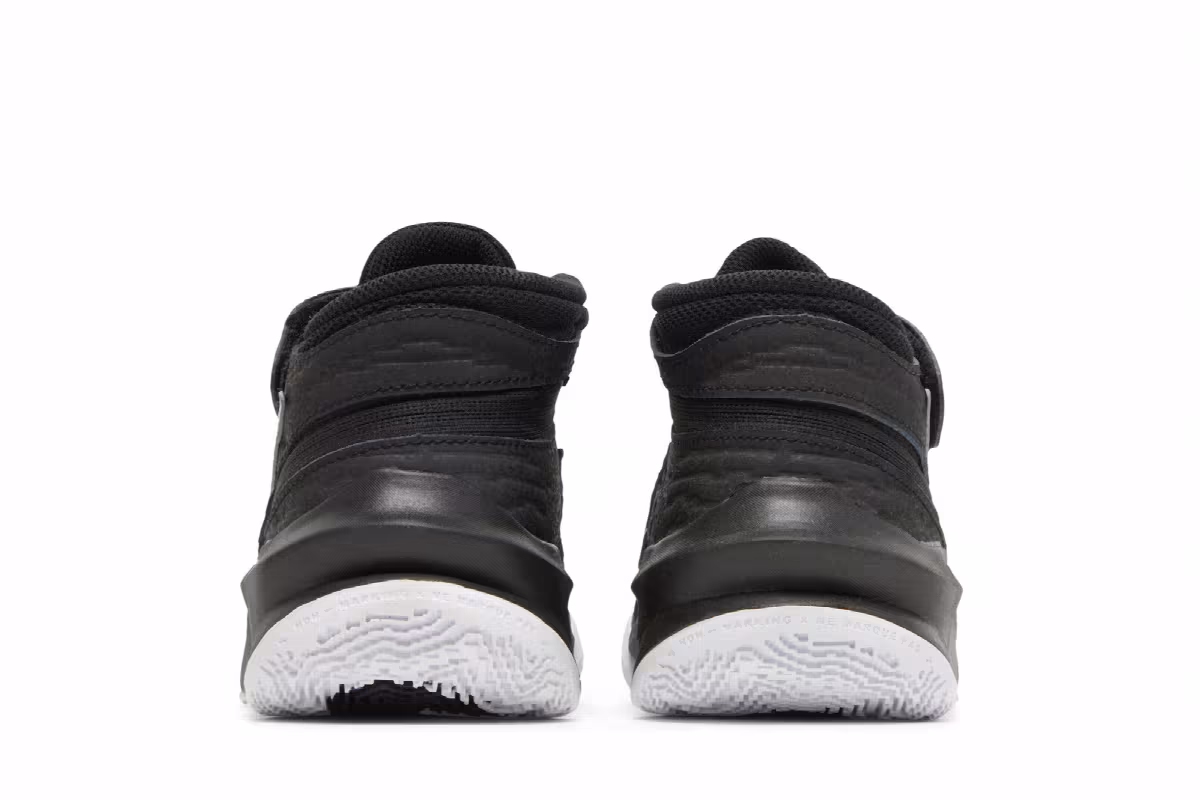 Nike Team Hustle D10 FlyEase GS Black Metallic Silver, view 7