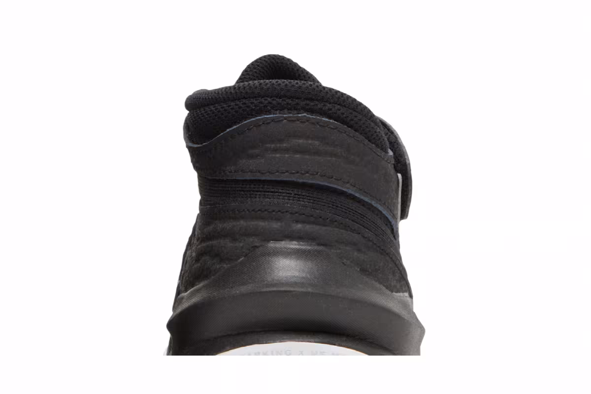 Nike Team Hustle D10 FlyEase GS Black Metallic Silver, view 8