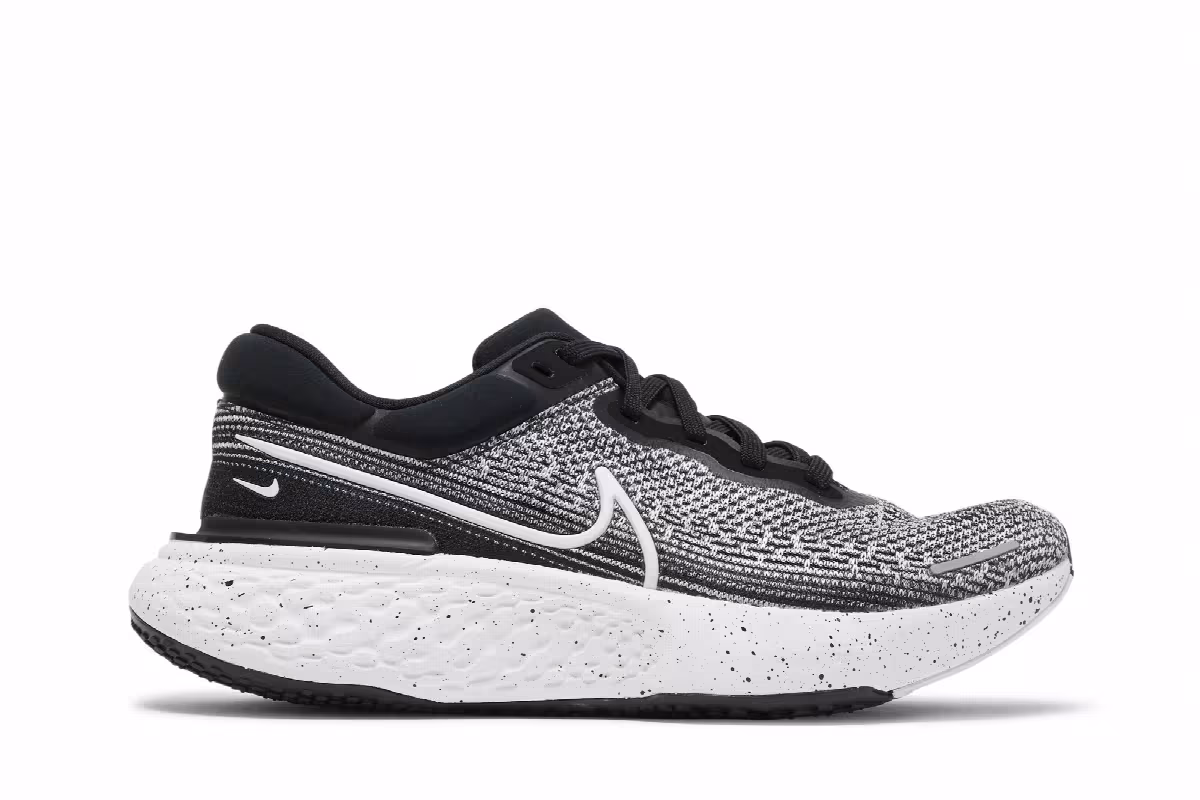 Nike ZoomX Invincible Run Flyknit Black White, view 2