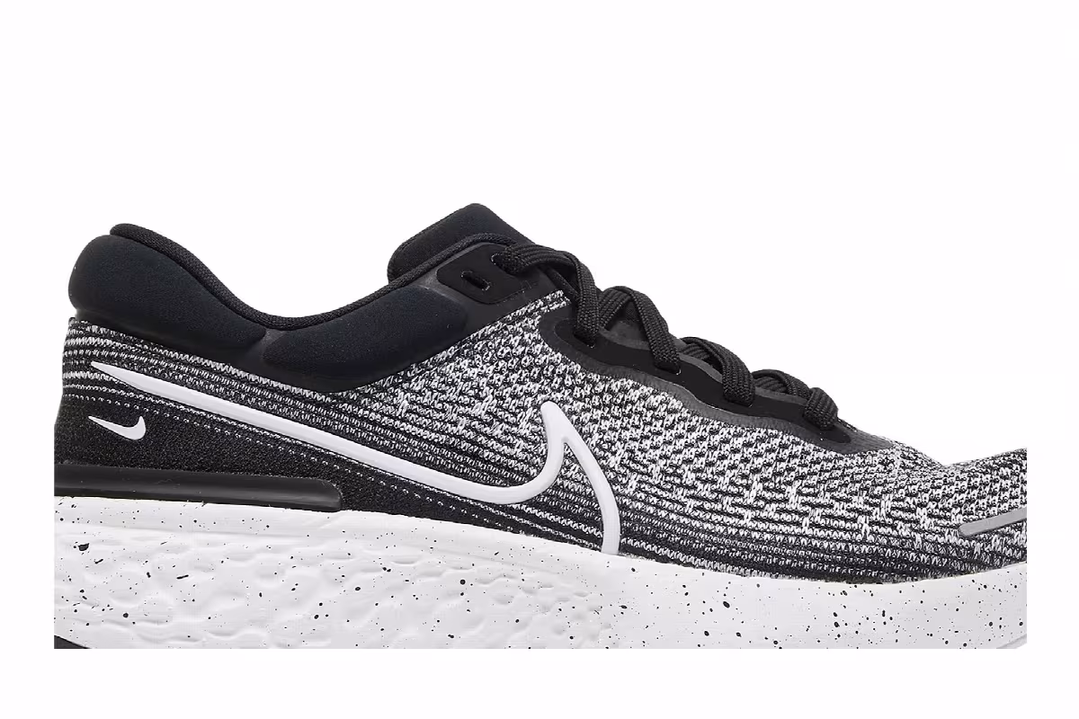 Nike ZoomX Invincible Run Flyknit Black White, view 3