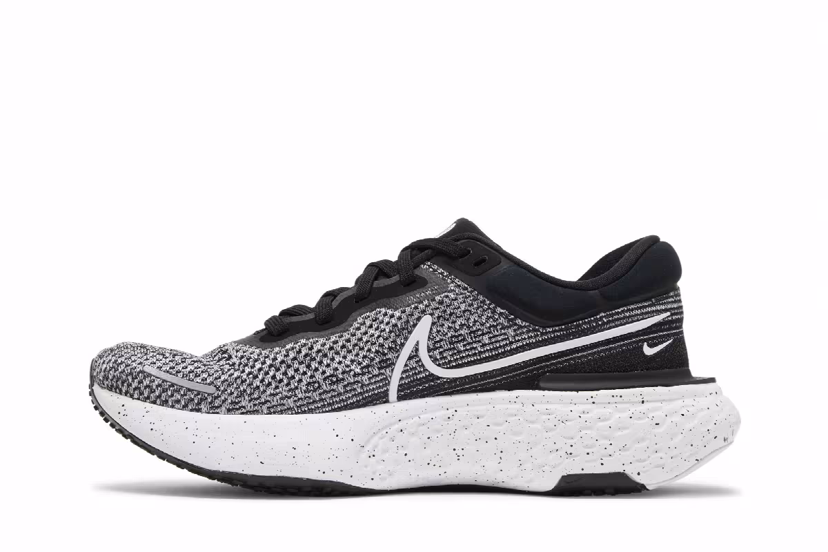 Nike ZoomX Invincible Run Flyknit Black White, view 4