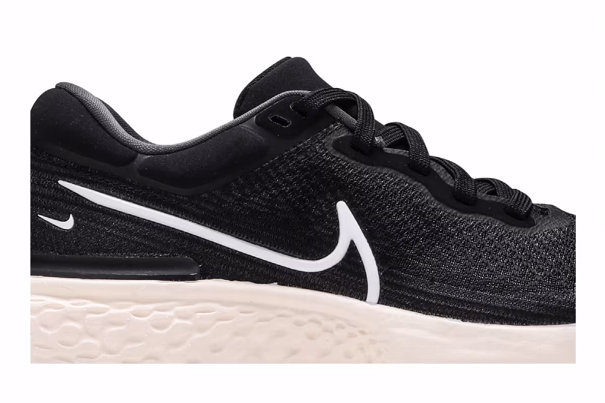 Nike Women's ZoomX Invincible Run Flyknit Black White, view 3