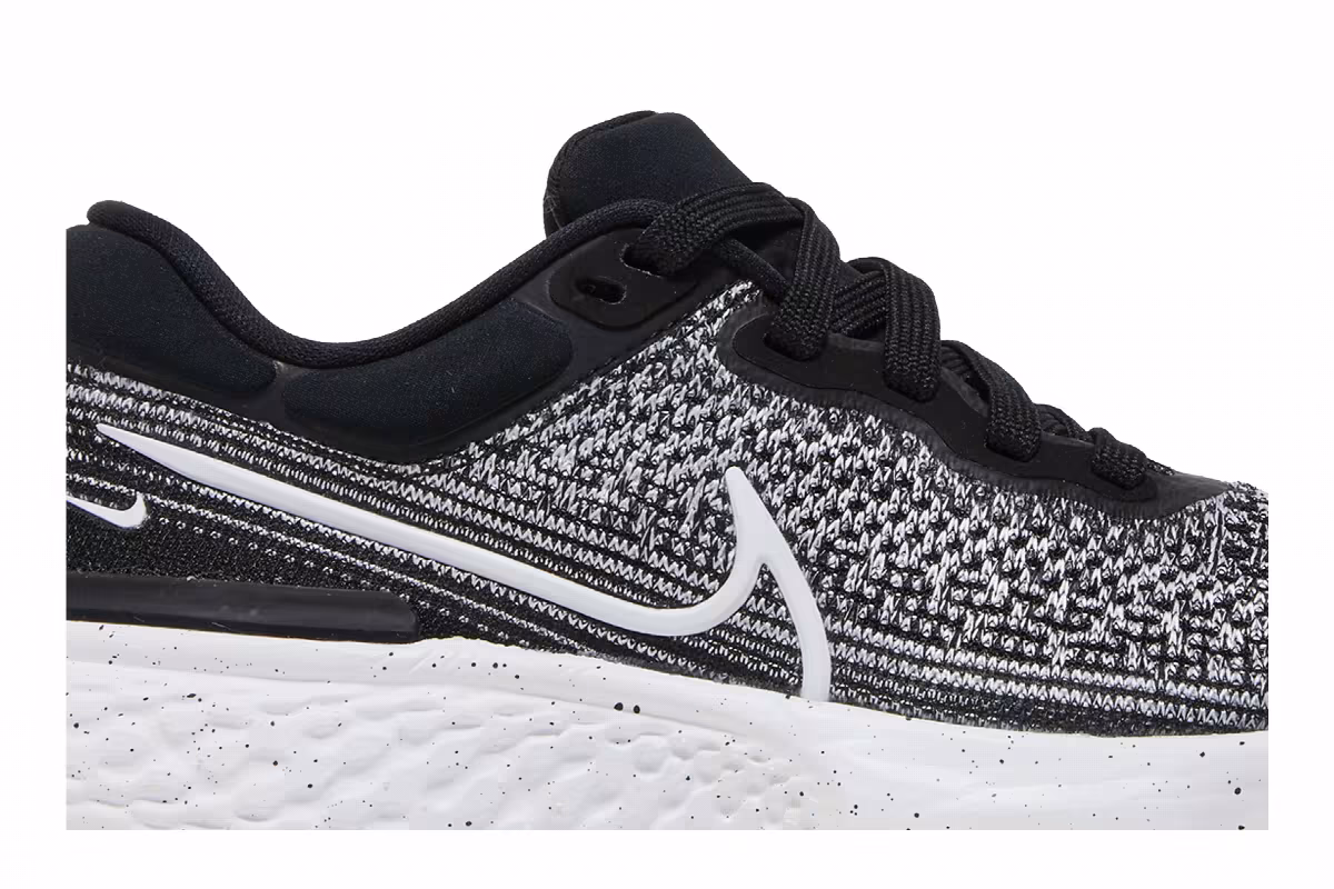 Nike Women's ZoomX Invincible Run Flyknit White Black, view 3