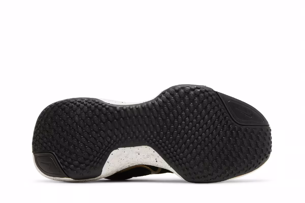 Nike Women's ZoomX Invincible Run Flyknit Black Metallic Gold, view 5