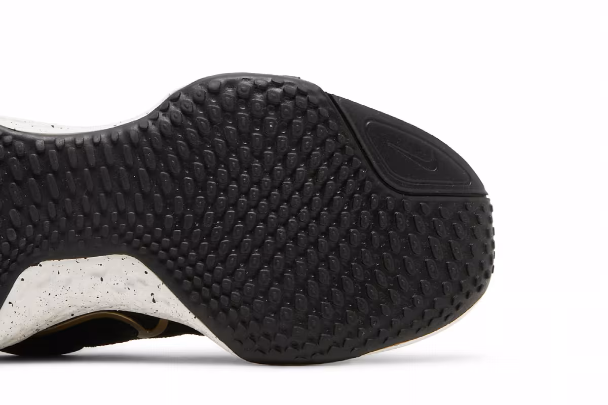 Nike Women's ZoomX Invincible Run Flyknit Black Metallic Gold, view 6
