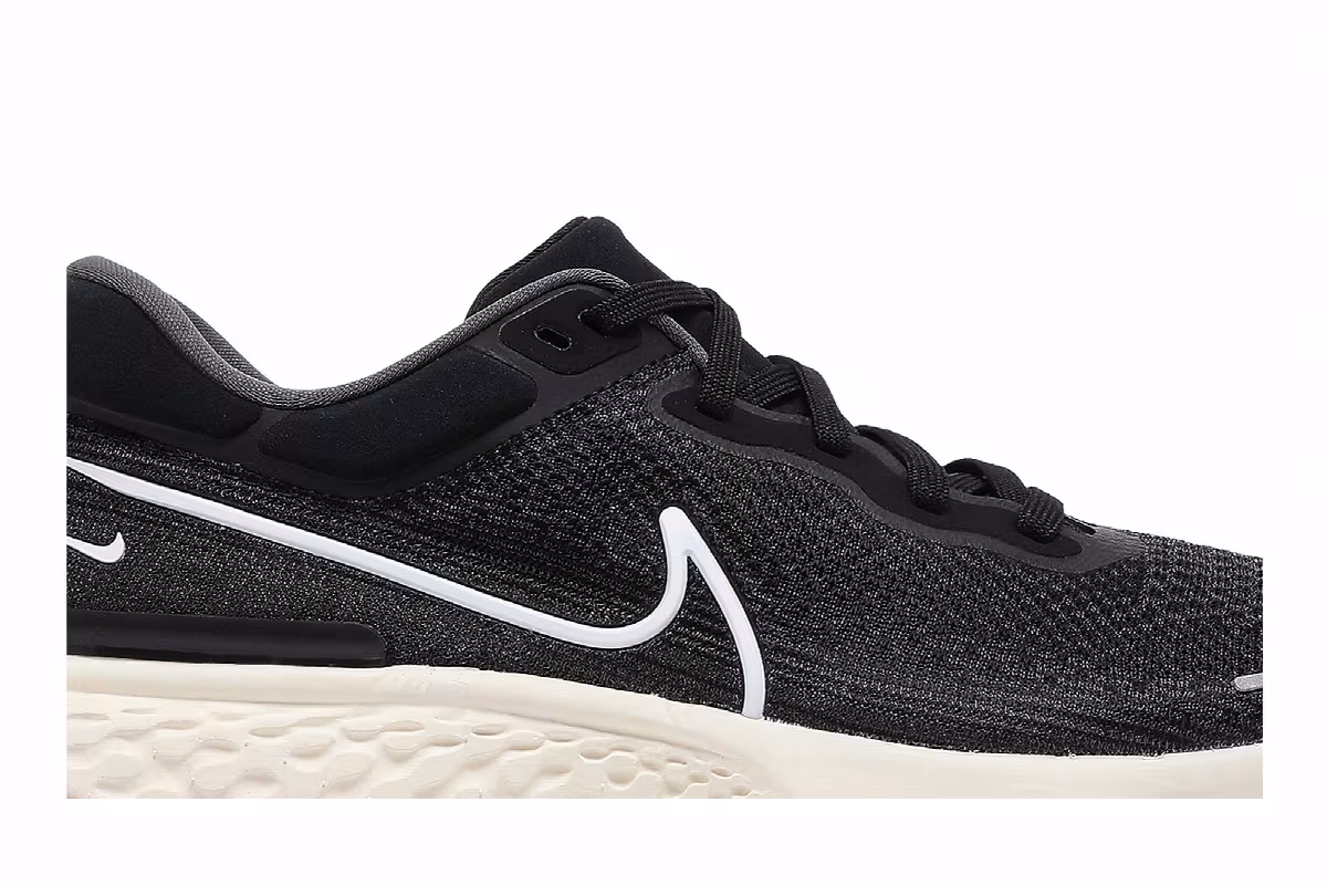 Nike ZoomX Invincible Run Flyknit Black White, view 3
