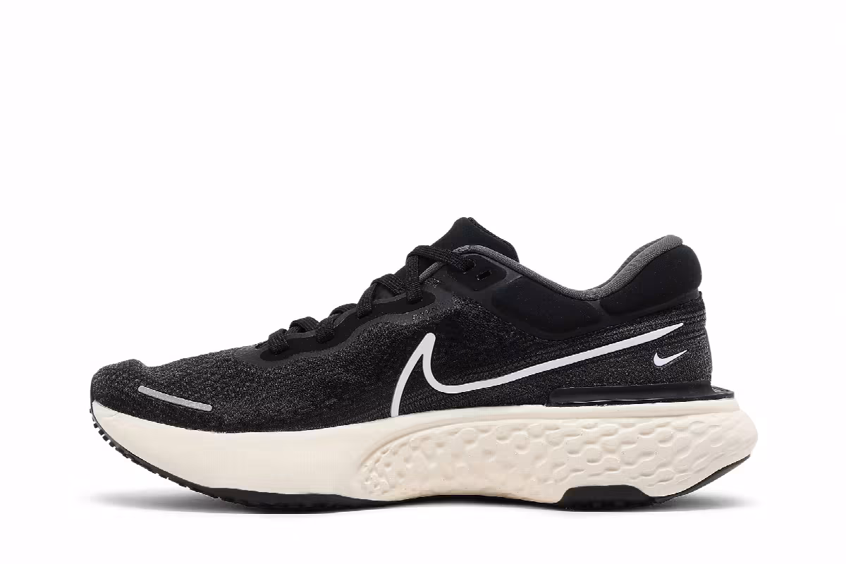 Nike ZoomX Invincible Run Flyknit Black White, view 4