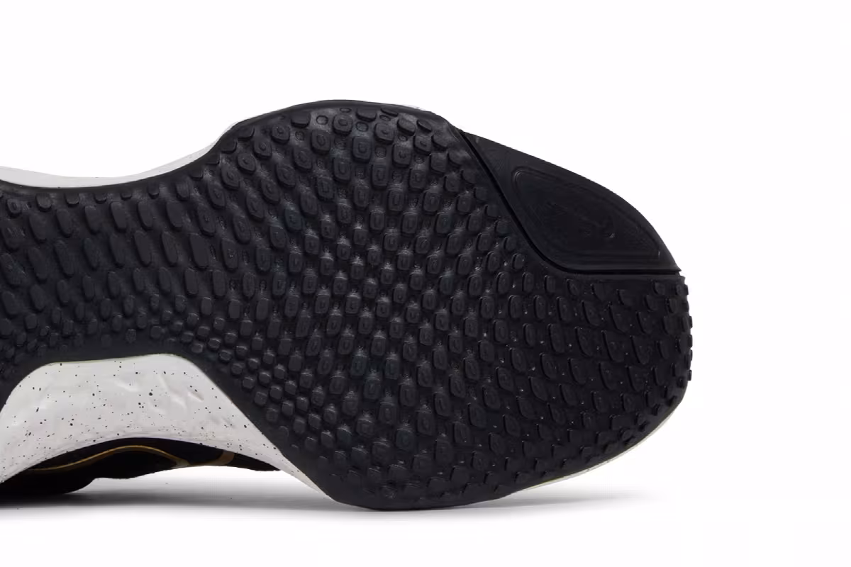 Nike ZoomX Invincible Run Flyknit Black Metallic Gold, view 6