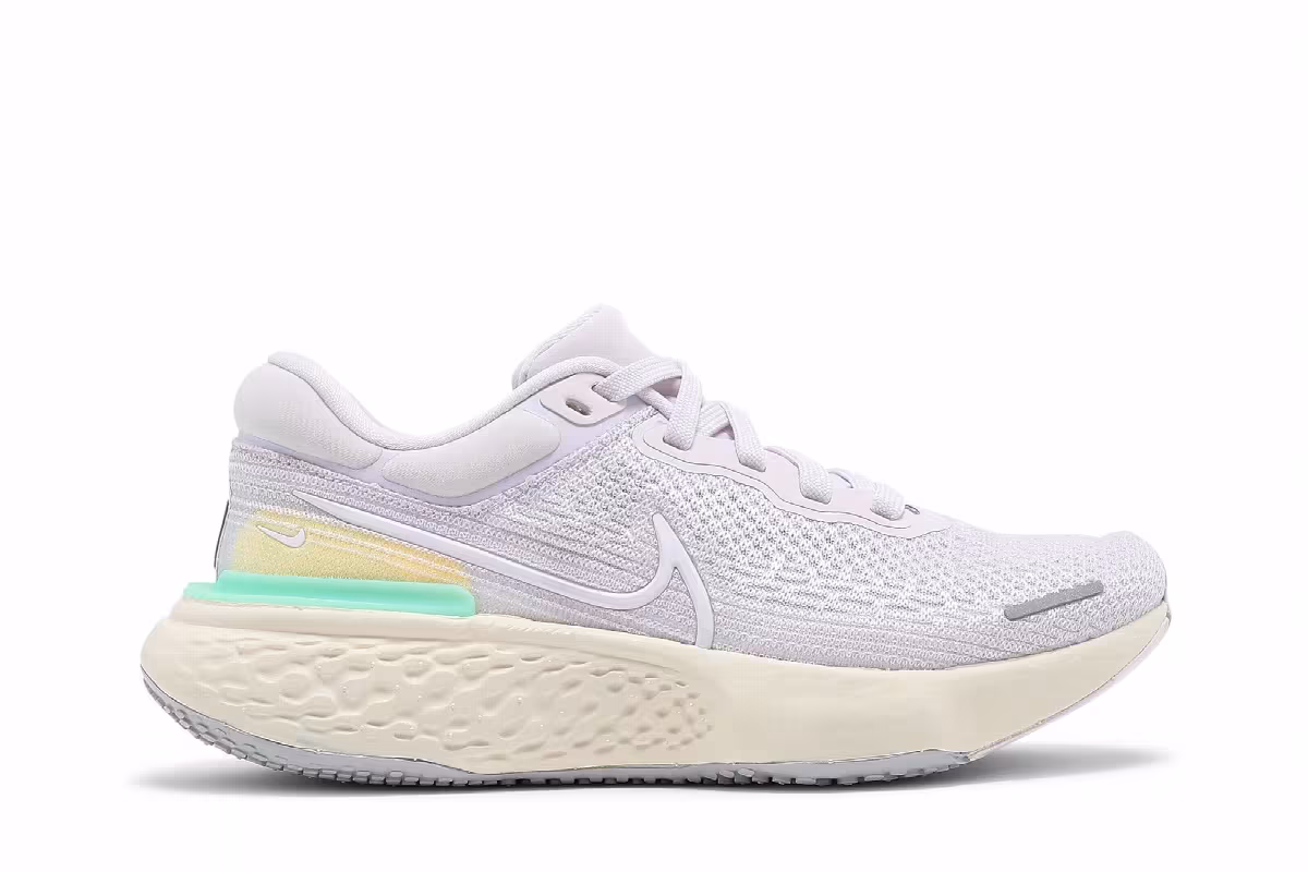 Nike Women's ZoomX Invincible Run Flyknit Light Violet, view 2