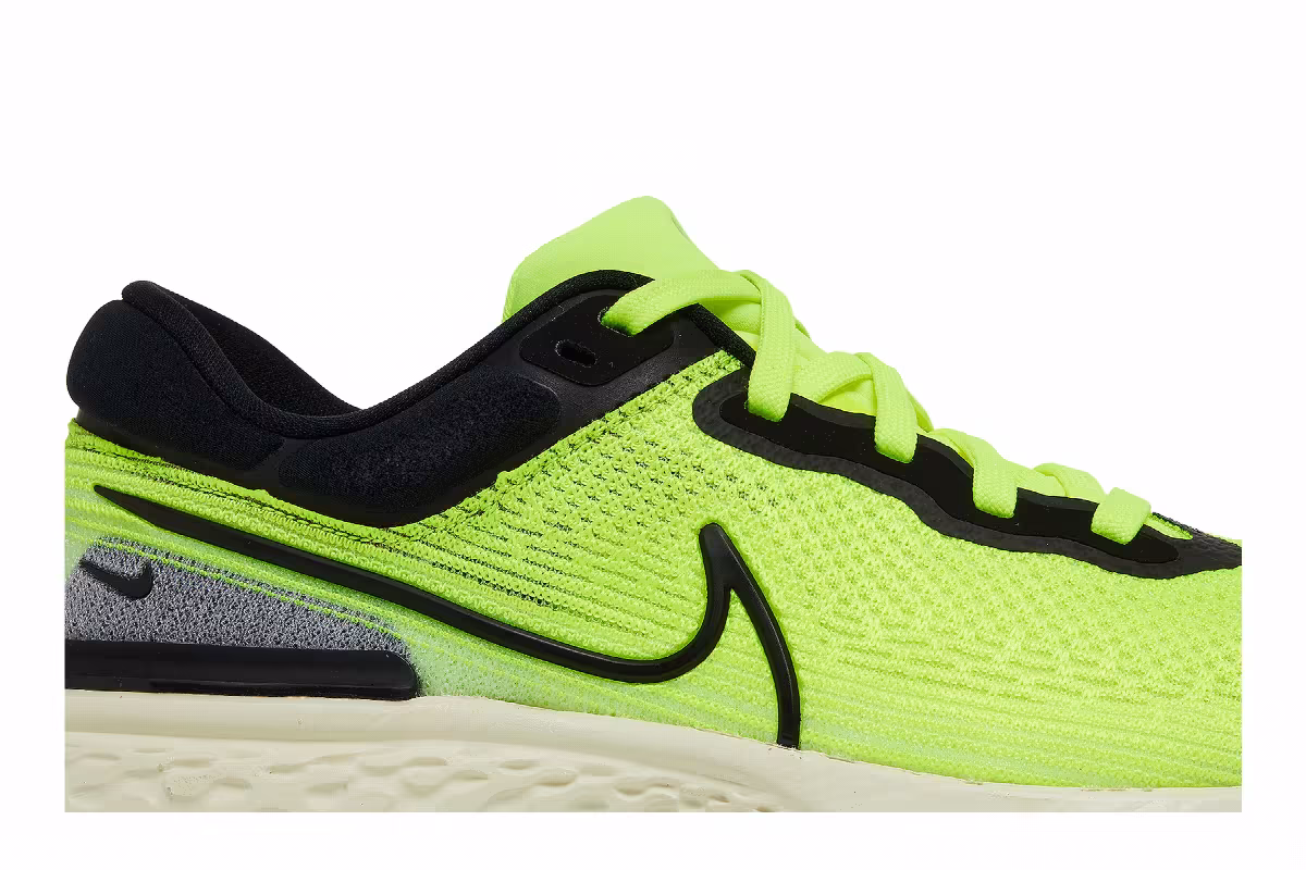 Nike ZoomX Invincible Run Flyknit Volt, view 3