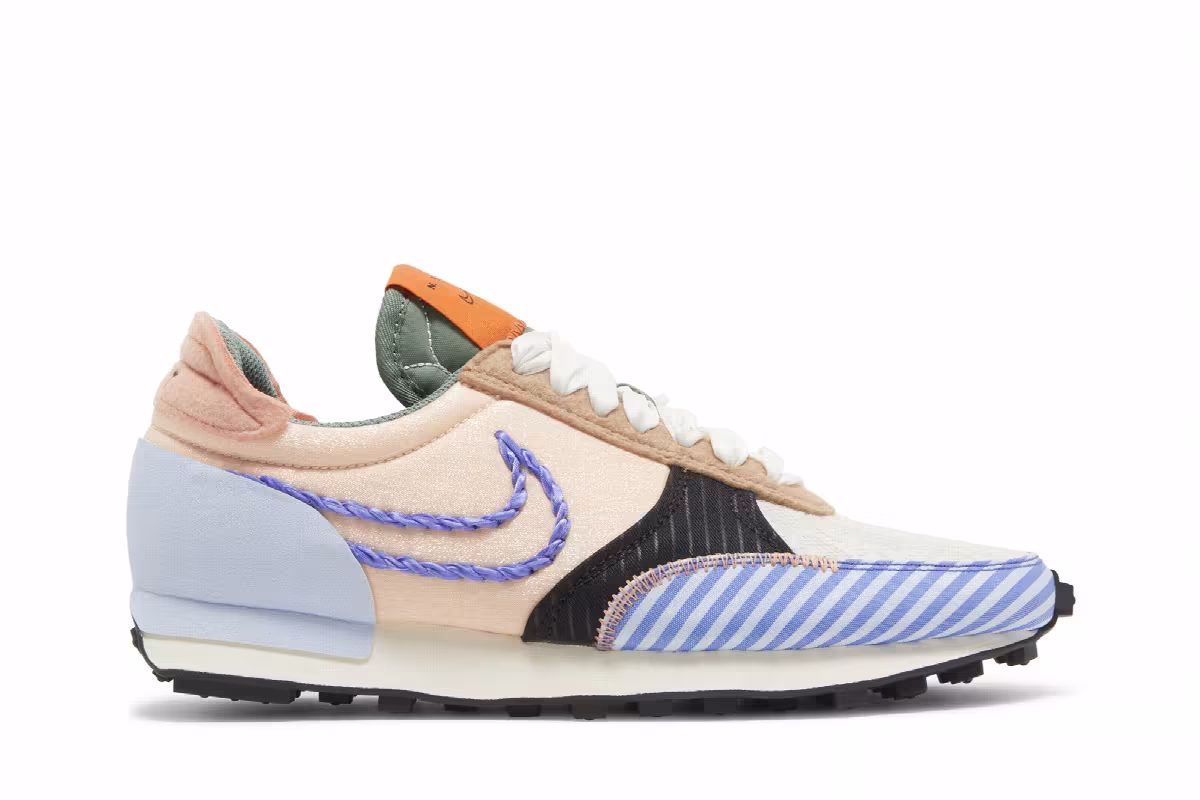 Nike Women's Daybreak Type Crimson Tint Sapphire, view 2