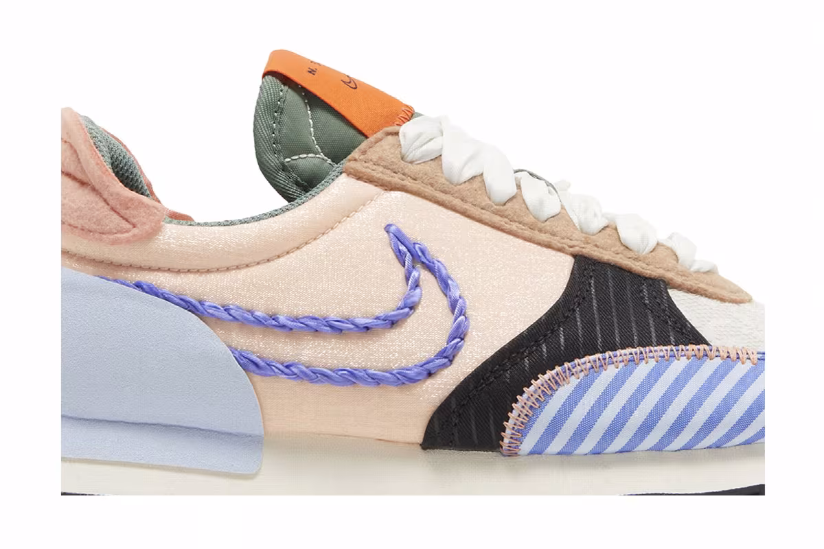 Nike Women's Daybreak Type Crimson Tint Sapphire, view 3