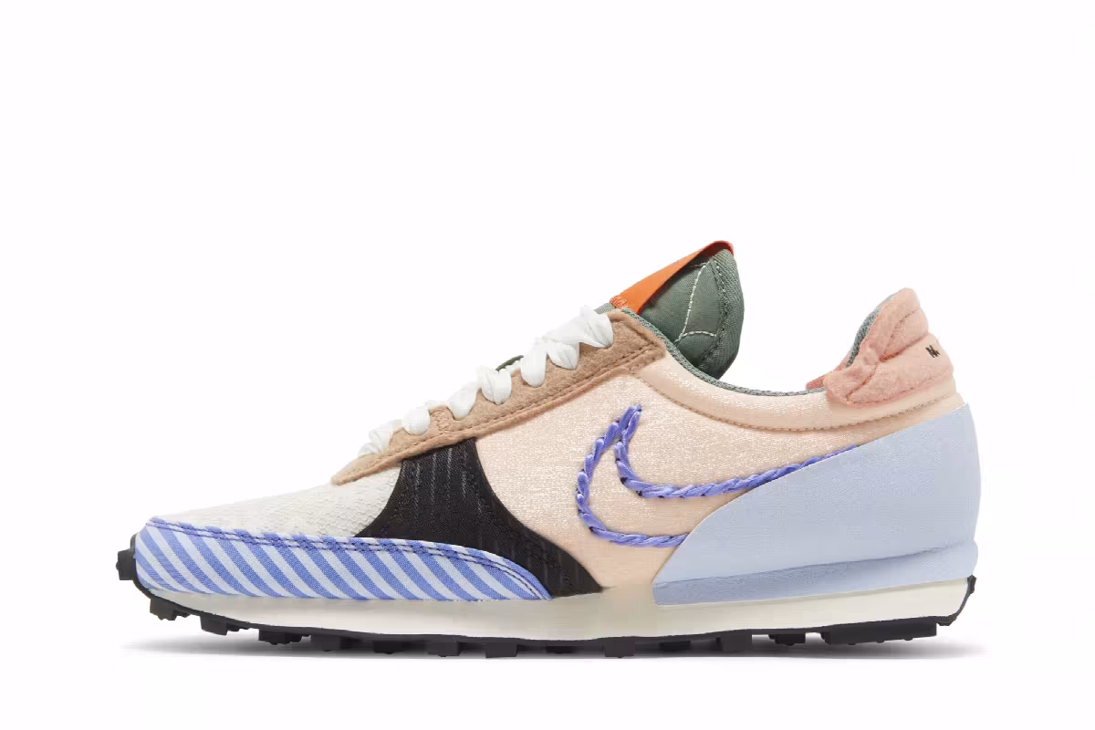 Nike Women's Daybreak Type Crimson Tint Sapphire, view 4