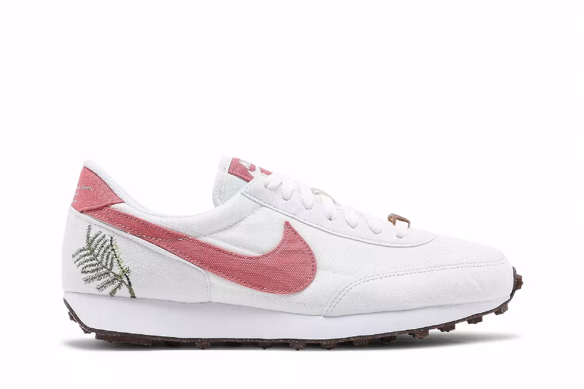 Nike Women's Daybreak SE Catechu, view 2