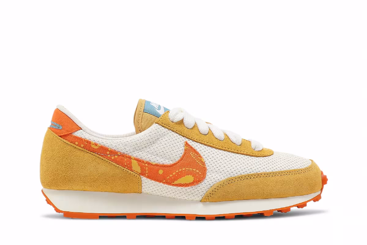 Nike Women's Daybreak Paisley Swoosh - Pale Ivory Magma Orange, view 2
