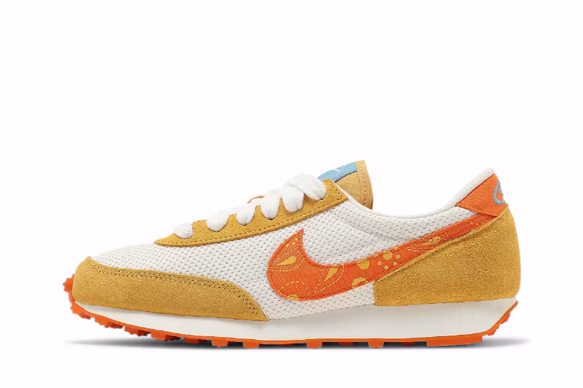 Nike Women's Daybreak Paisley Swoosh - Pale Ivory Magma Orange, view 4