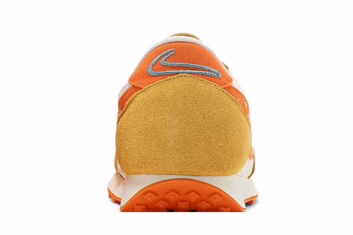 Nike Women's Daybreak Paisley Swoosh - Pale Ivory Magma Orange, view 8