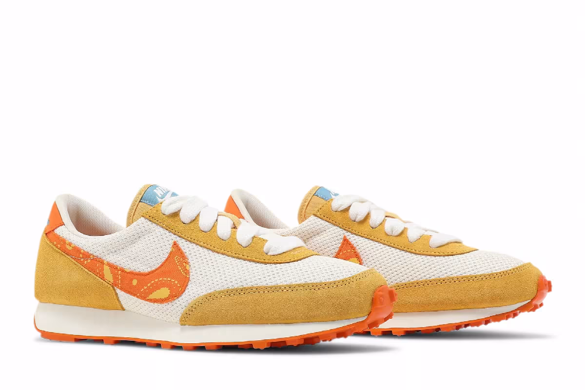 Nike Women's Daybreak Paisley Swoosh - Pale Ivory Magma Orange, view 9