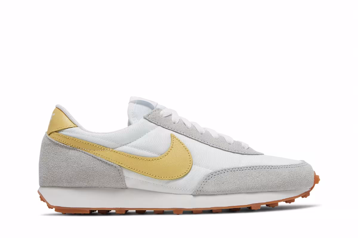 Nike Women's Daybreak Summit White Saturn Gold, view 2