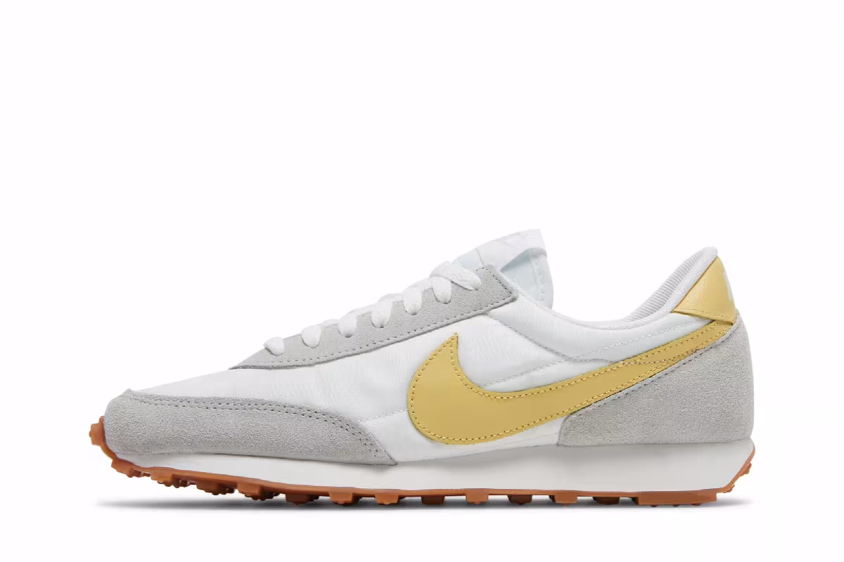 Nike Women's Daybreak Summit White Saturn Gold, view 4