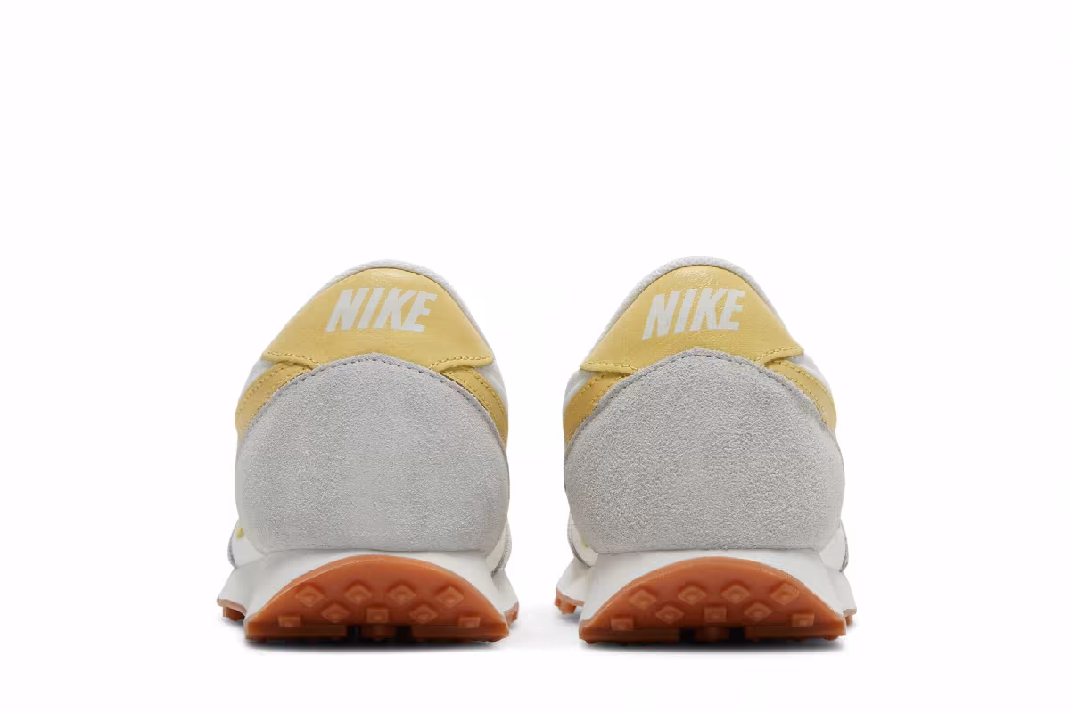 Nike Women's Daybreak Summit White Saturn Gold, view 7
