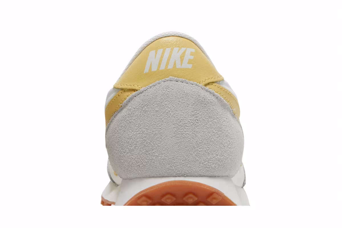 Nike Women's Daybreak Summit White Saturn Gold, view 8