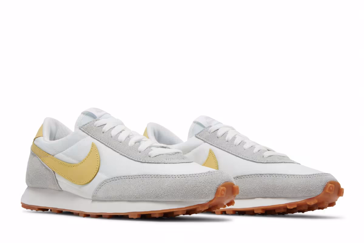 Nike Women's Daybreak Summit White Saturn Gold, view 9