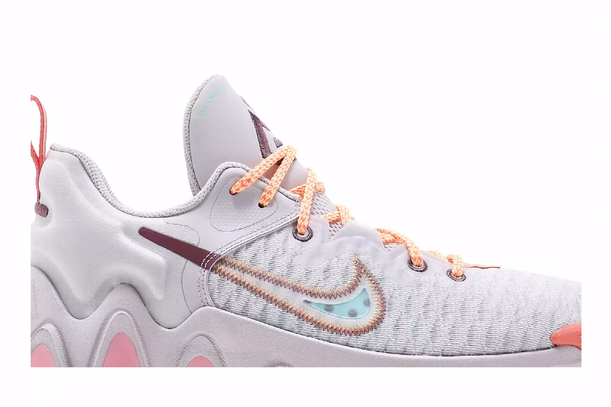 Nike Giannis Immortality Force Field, view 3