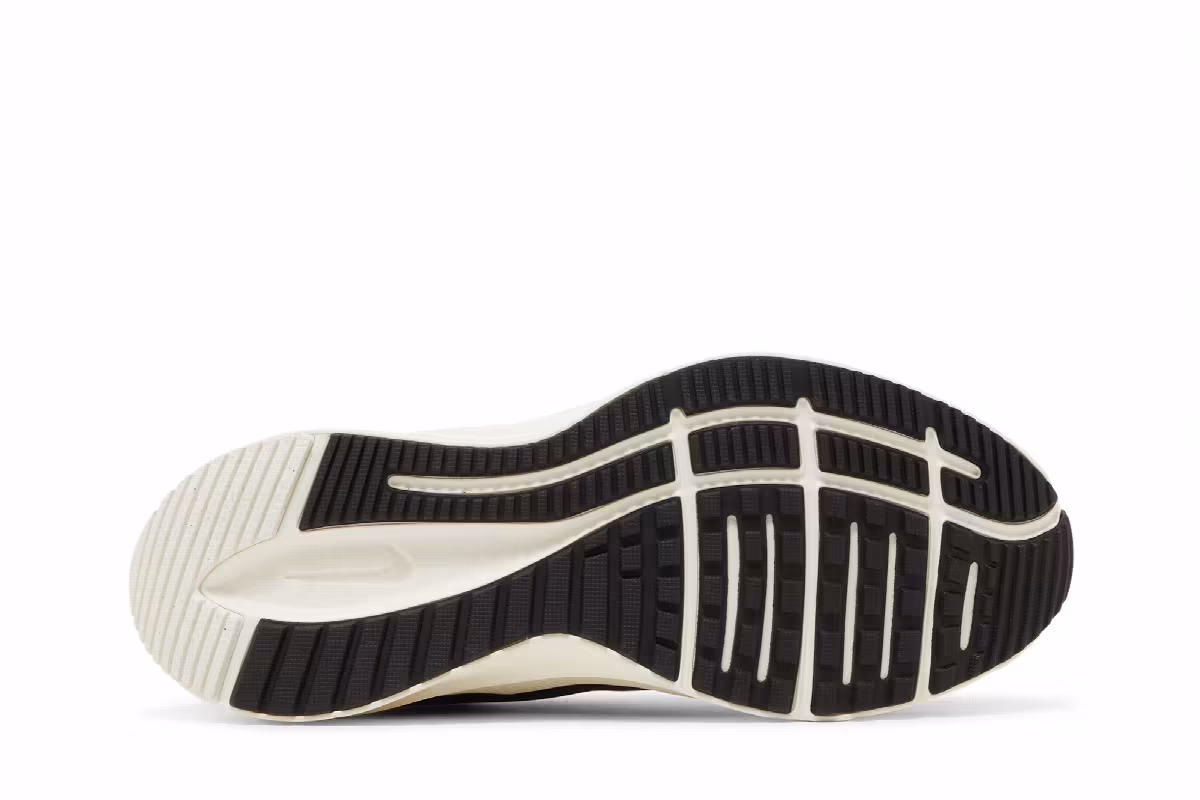 Nike Women's Quest 4 Premium Black Metallic Copper Coin, view 5