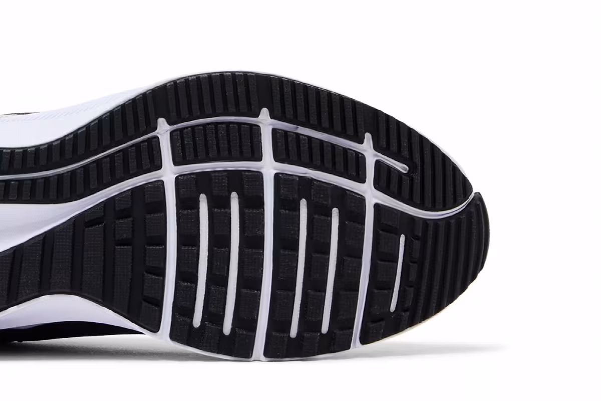 Nike Women's Quest 4 Black White, view 6