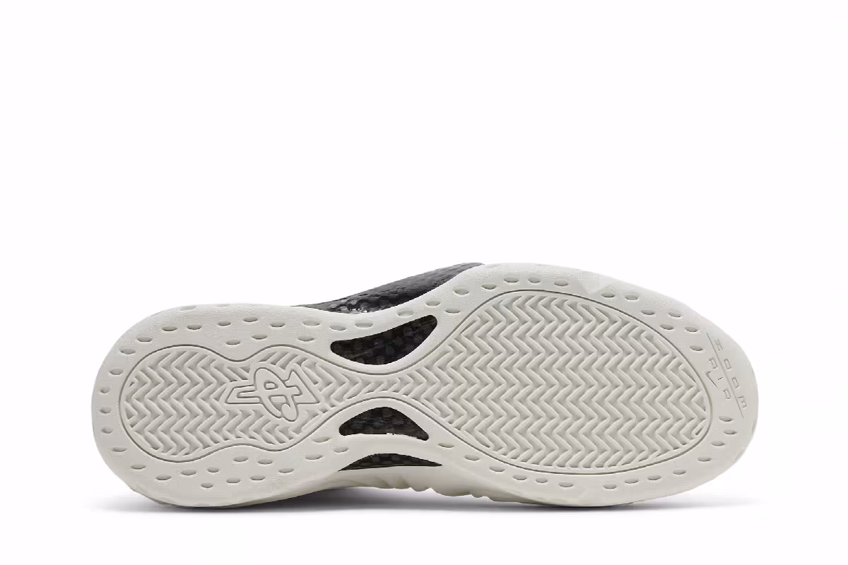 Comme des Garçons Homme Plus x Nike Air Foamposite One White, view 5