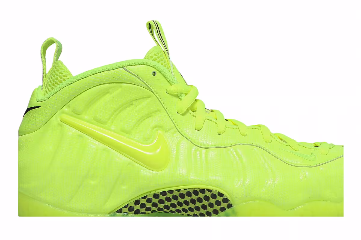 Nike Air Foamposite Pro Volt 2021, view 3