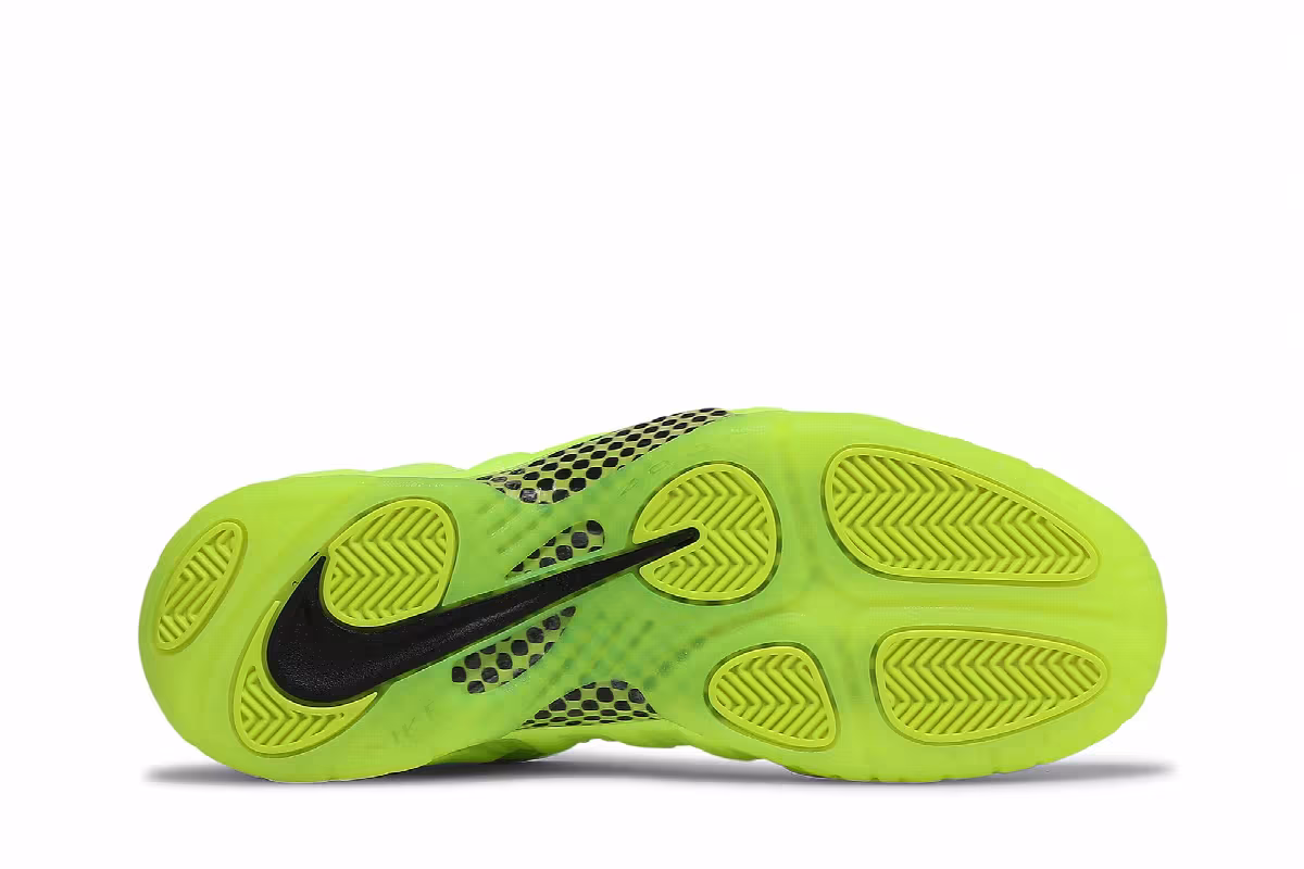 Nike Air Foamposite Pro Volt 2021, view 5