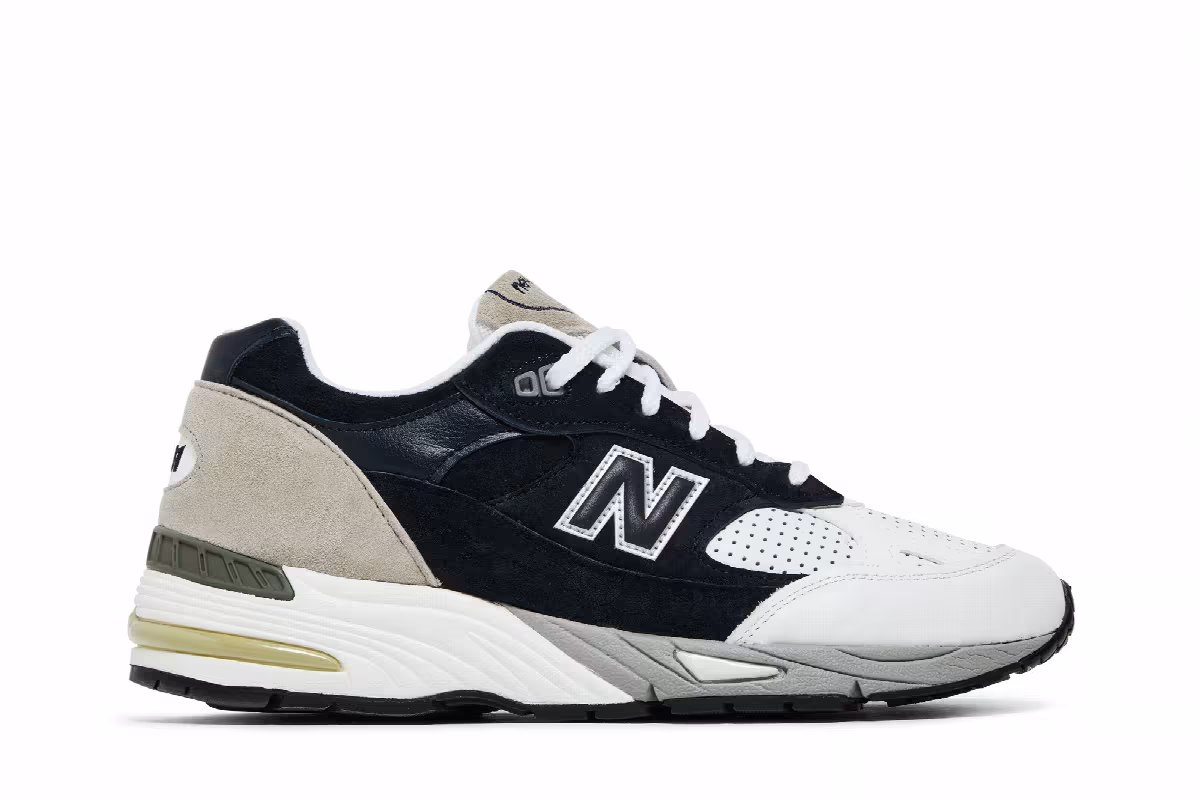 Sneakersnstuff x New Balance 991 Made in England Perforated Pack - Navy White, view 2